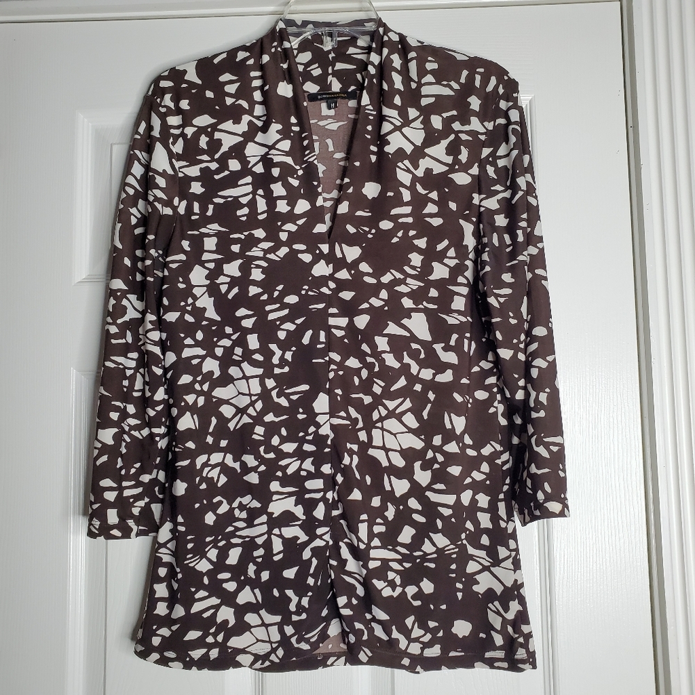 Bcbgmaxazria giraffe geometric  print  pull over knit shirt 3/4 sleeve Medium